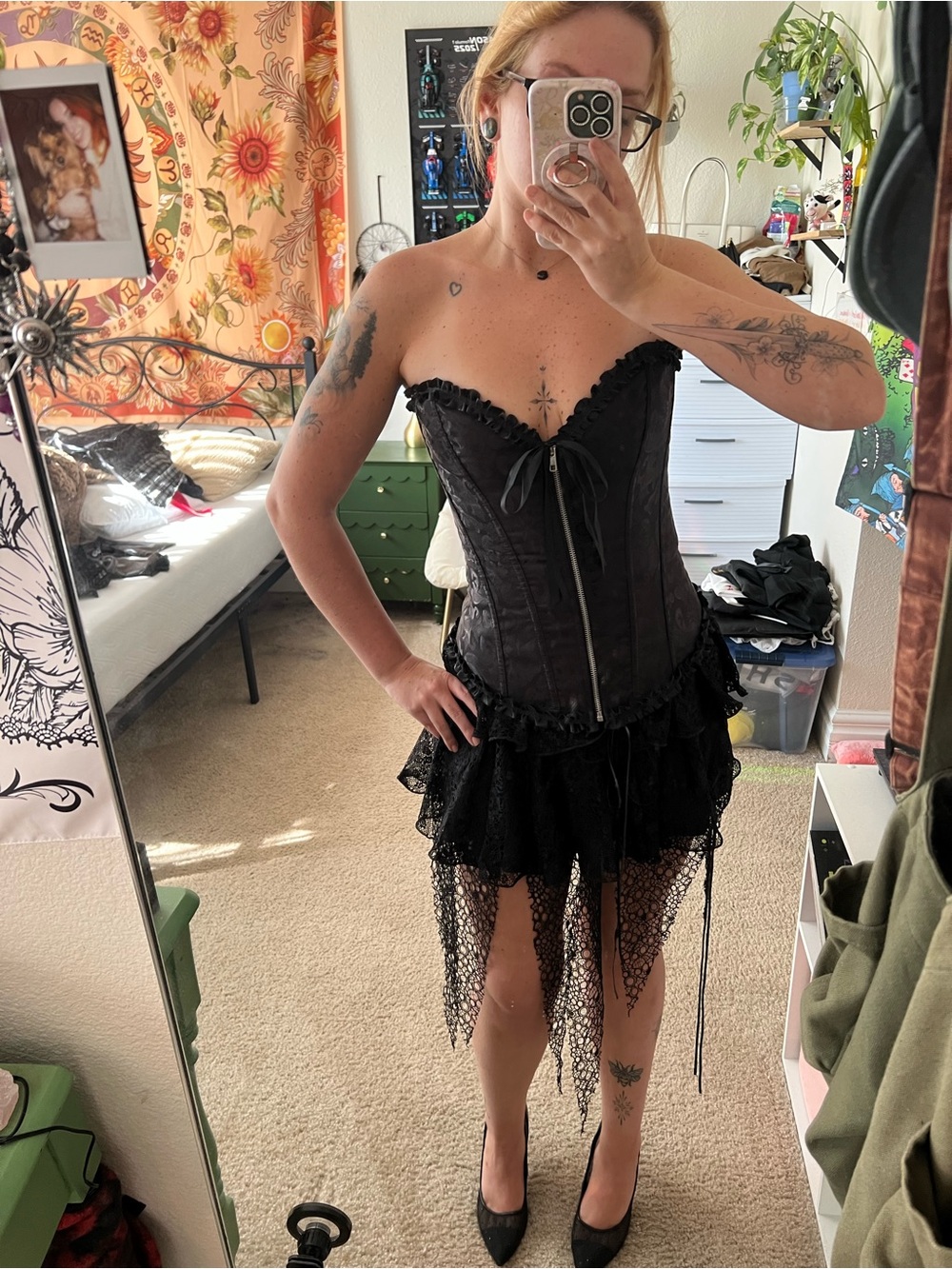 Black Lace Corset Bustier with Ruffled Hem - Women Intimates